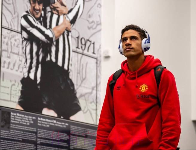 TA:曼联将4100万欧+浮动签瓦拉内 合同4+1 TA:曼联将4100万欧+浮动签瓦拉内 合同4+1